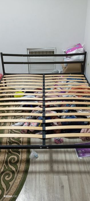 Продам кровать с матрасом