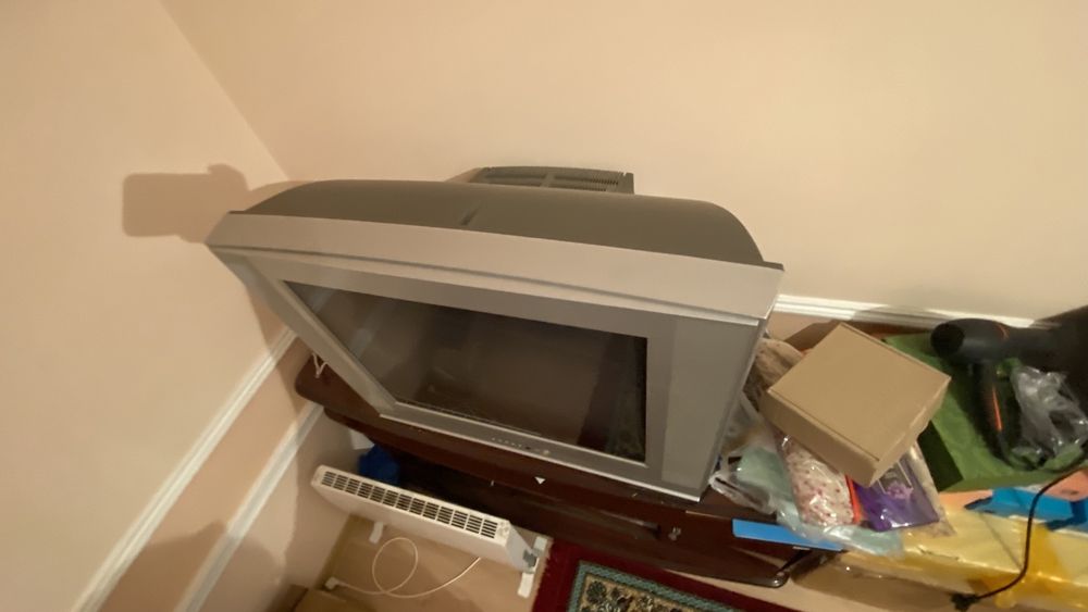 Продаётся старый телевизор