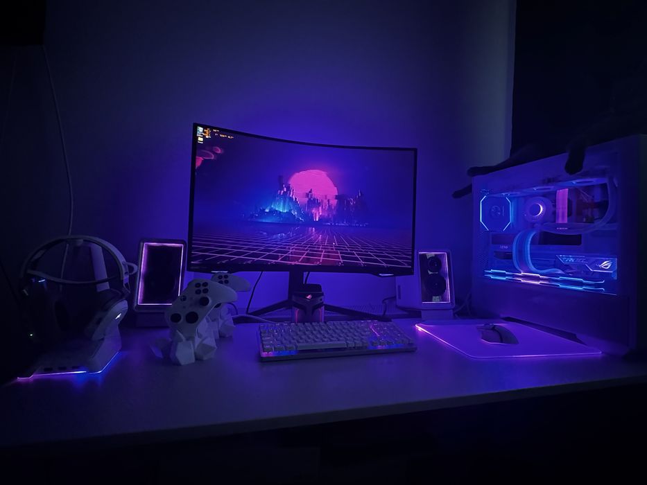 Samsung Odyssey G7 32" 2k 1440p 240hz 1 ms