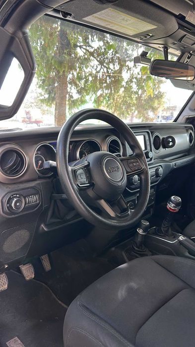 Jeep Wrangler 3.6 V6, cutie manuală