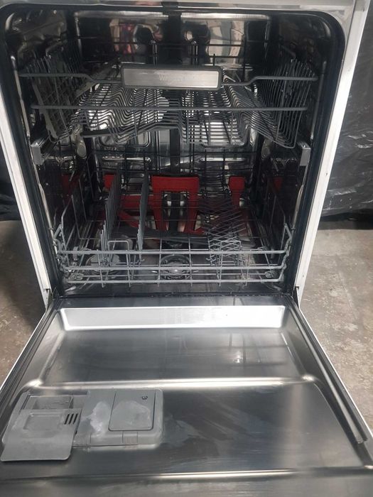 Голяма съдомиялна Whirlpool за 12 комплекта
