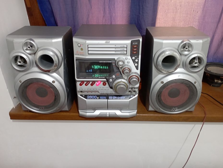 Muzikalni sentir JVC sotiladi