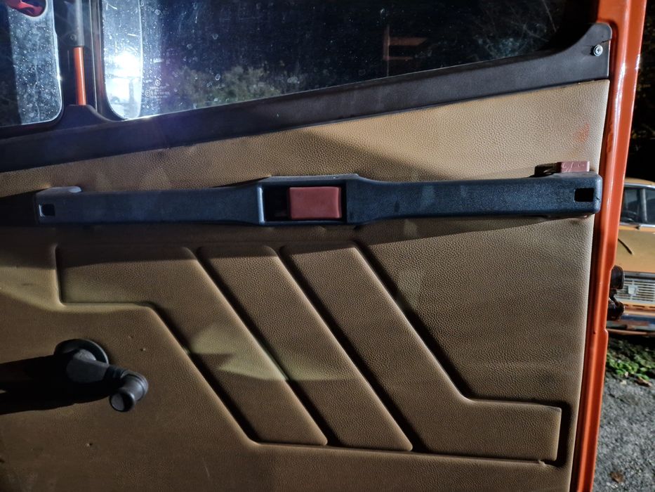 Вътрешни  дръжки  за камион Mercedes 814, 817,914, 917, 1114, 1117