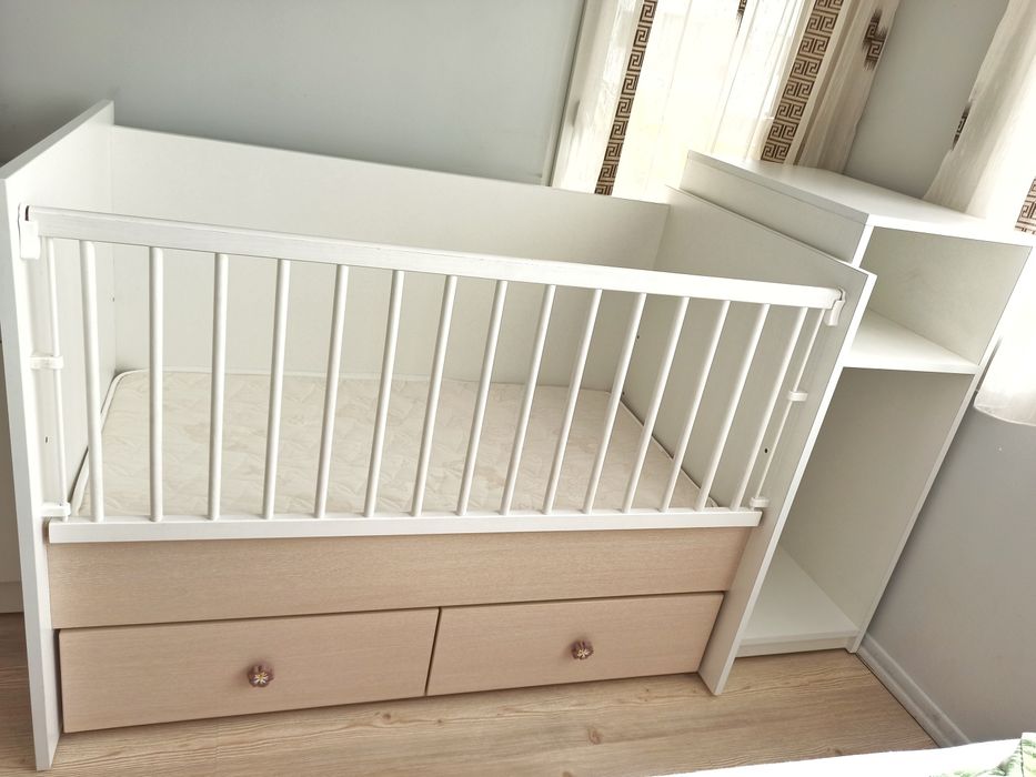 Детско легълце с функция люлка.