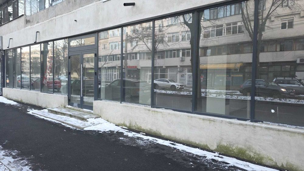 vand spatiu comercial