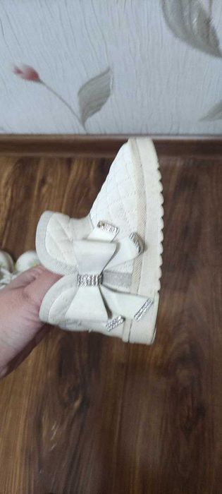 Сапоги детские белые на 2-3 года, 2-3 yoshli bolalar uchun oq etiklar