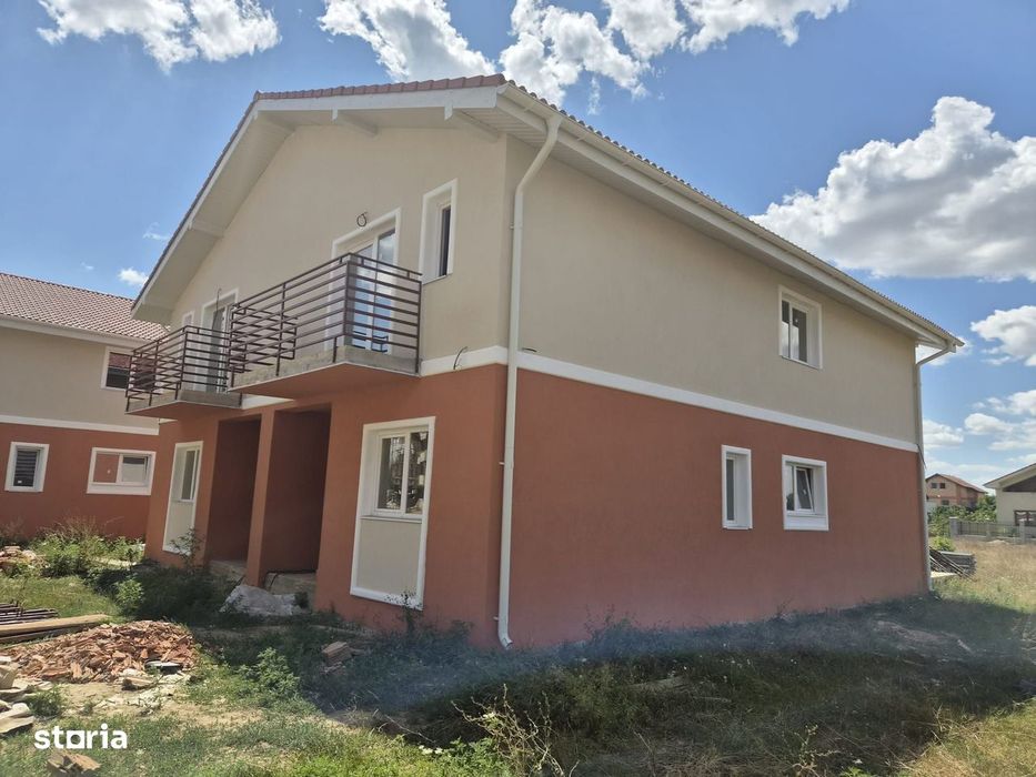 Casă Tip Duplex în Giroc – Confort, calitate și curte generoasă