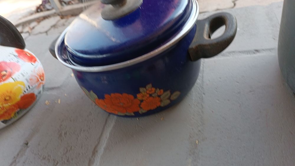 Продам две кастрюли