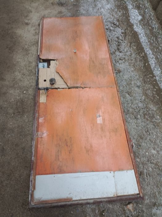 Дверь наружной железный