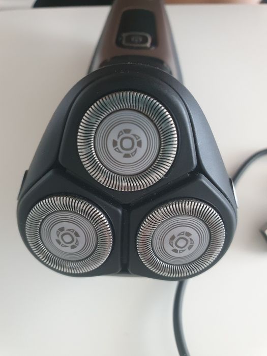 Vând aparat de ras Philips 3000 series