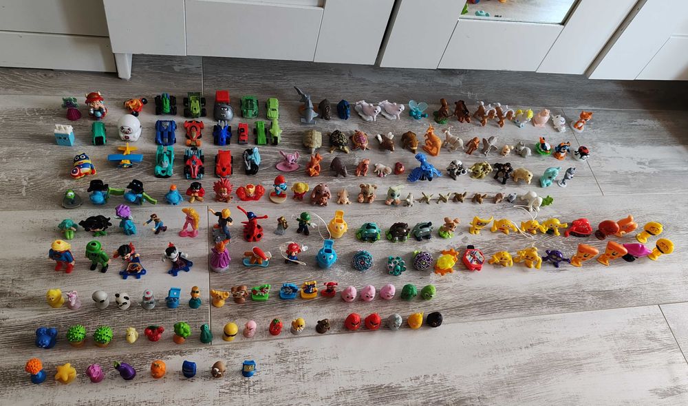 Играчки Kinder surprise.