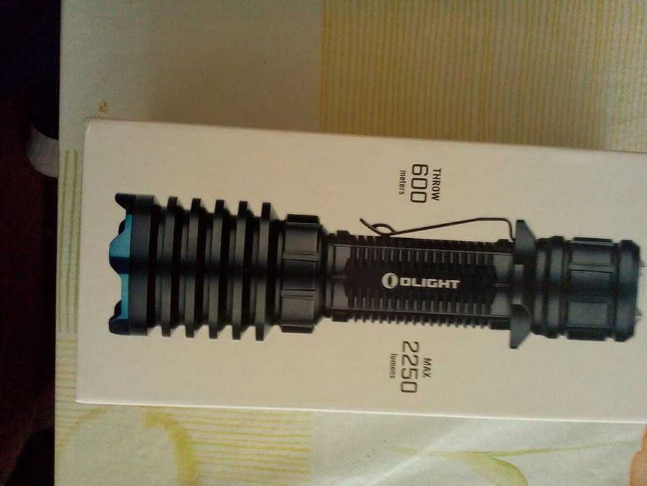 Lanterna Olight warrior x pro.