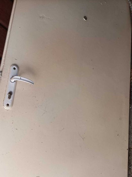 Продавам четири интериорни врати.