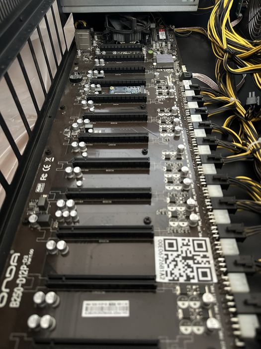 Майнинг бокс minebox за 12 карти