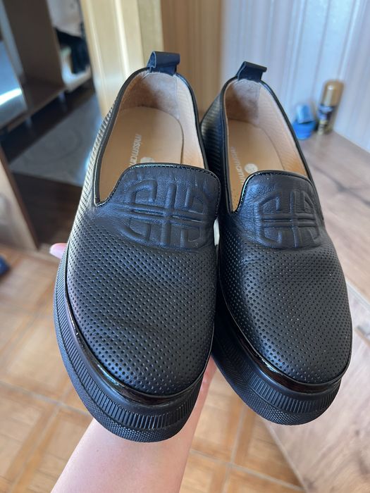 Обувь 37размер. Екеуі 30мың.