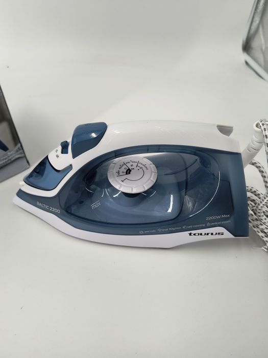 Чисто нова парна ютия TAURUS 2200w в синьо и розово