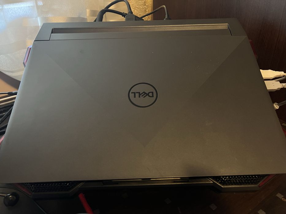 Геймърски лаптоп Dell