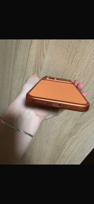 iPhone 17 pro Max orange
