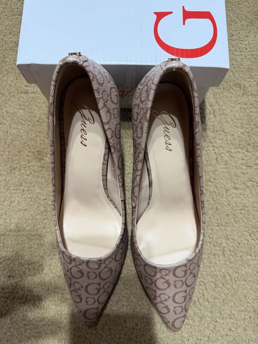 Pantofi Guess, nr. 37, noi
