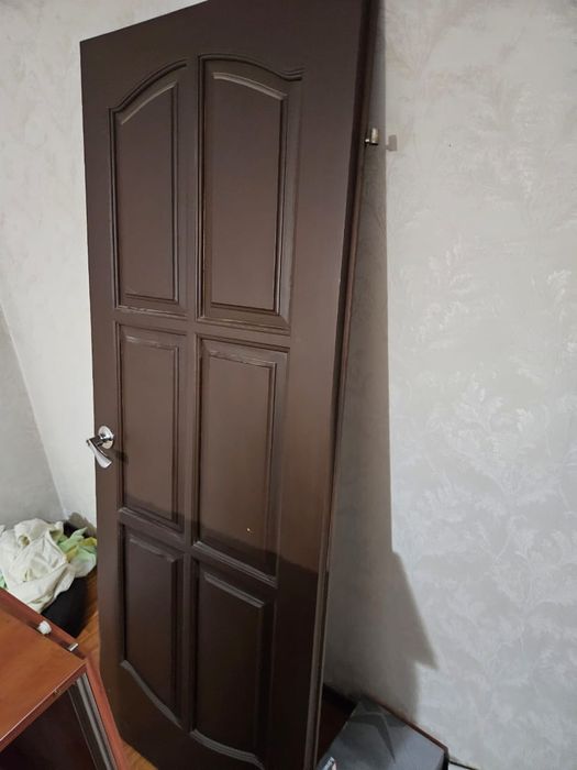 Дверь деревянный