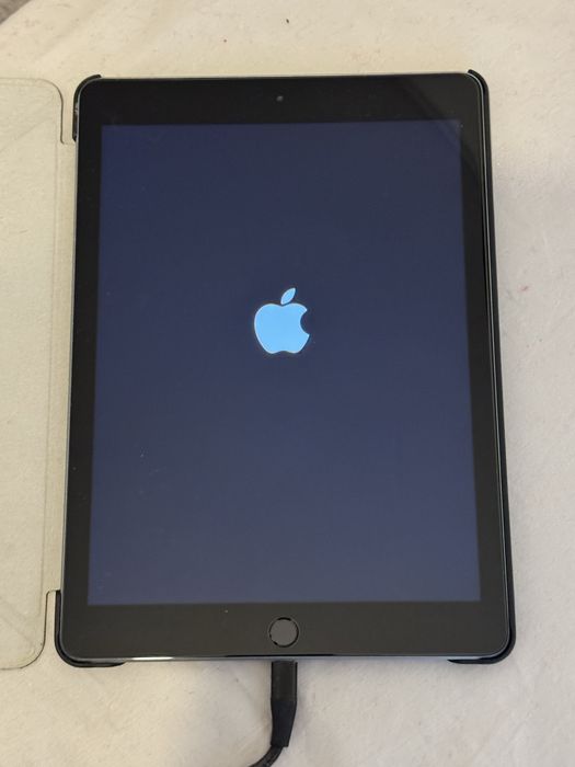 iPad A1893 defect pentru piese