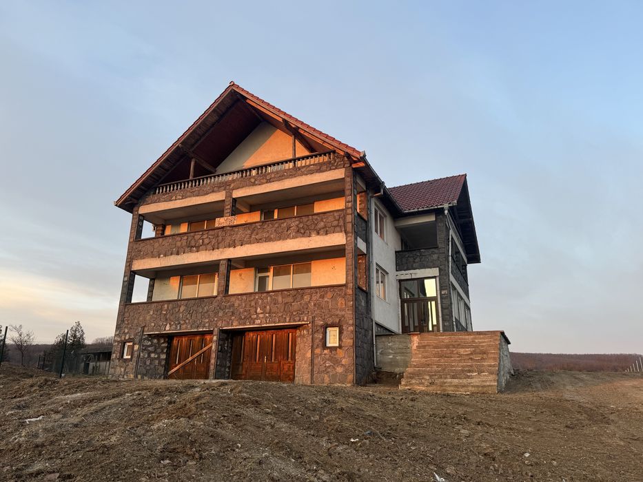 Vând casă în Coldău