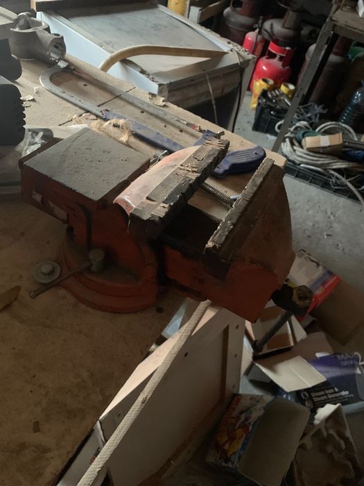 Тиски слесарные б/у