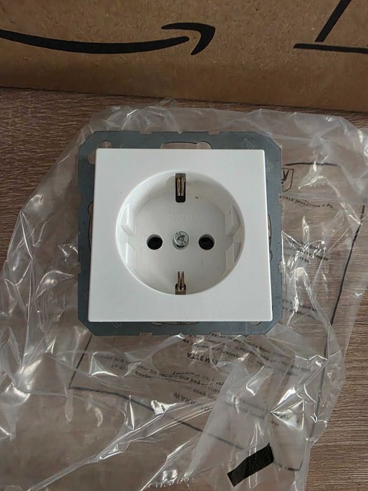 Priză Jung SCHUKO 16A 250V A 1520-O WW LNW