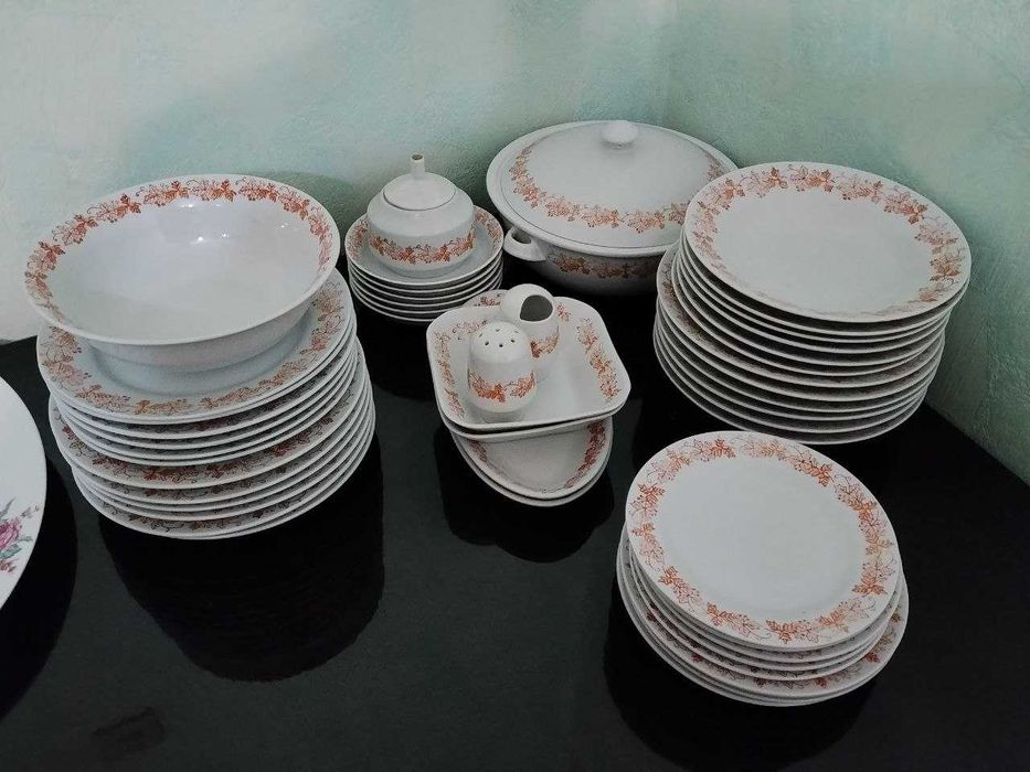 Два столовых сервиза