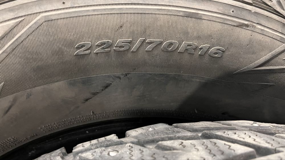 Продам шипованный шины