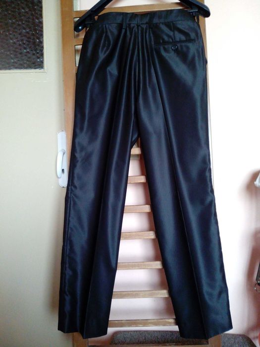 Абитуриентски костюм