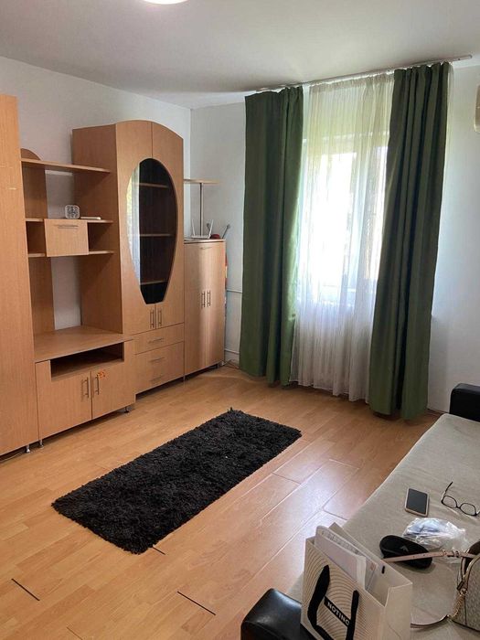 Inchiriez apartament