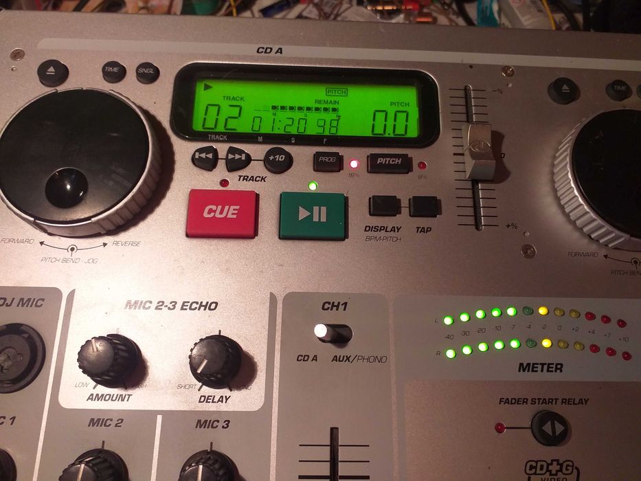 Consola DJ Numark profesionala.