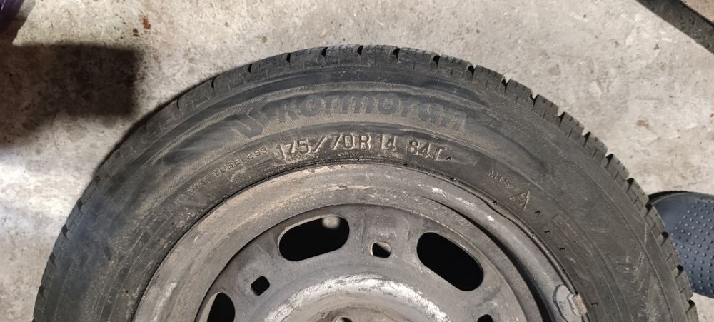 Зимни гуми с джанти 2бр