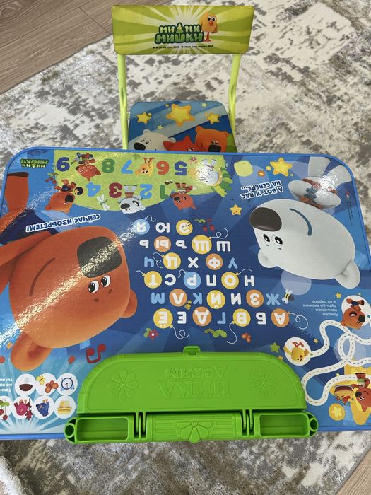 Детский стол и стулья