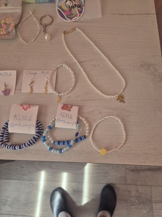 Гривни,гердани,висулки за телефон,обеци
