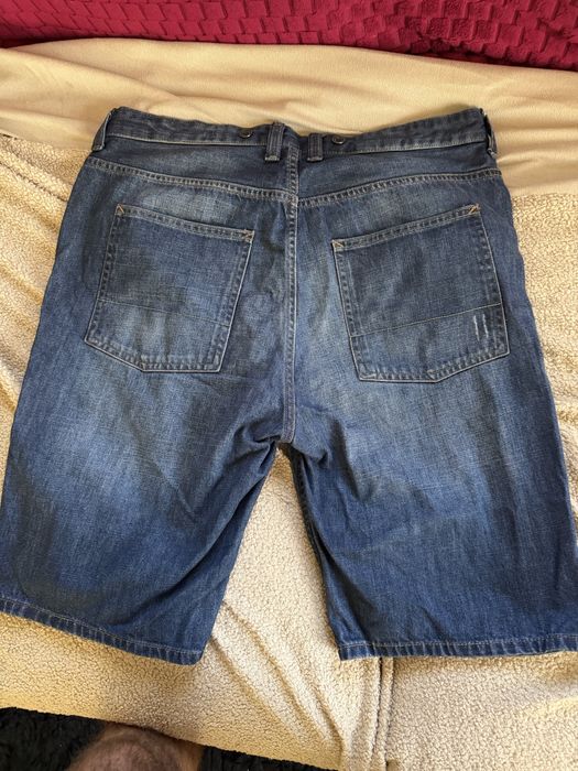 Pantaloni scurti