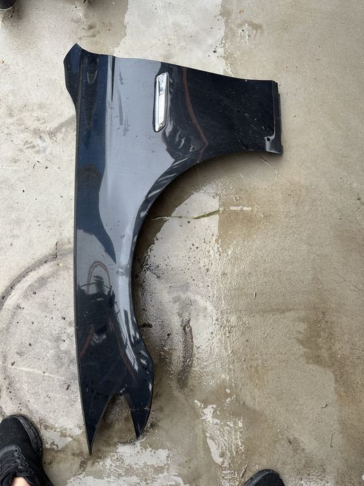 Aripa stanga fata BMW f10 f11 seria 5 negru 475 si 668