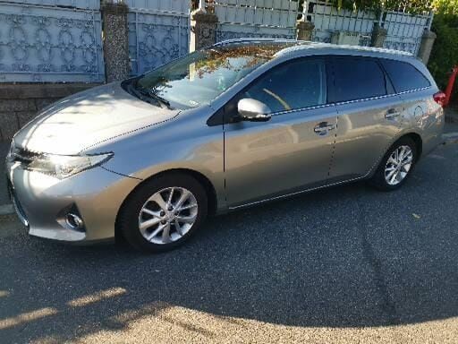 Vând Toyota auris 1.6 valvematic Touring