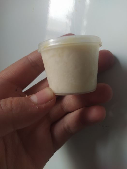 Ajinlarga qarshi yuz uchun krem  tabiiy