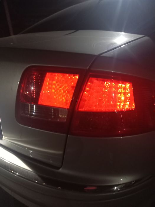 Продавам стопове Audi A8 d3 перфектни
