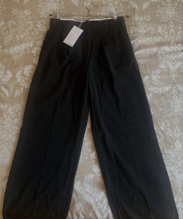 Черен панталон от Bershka