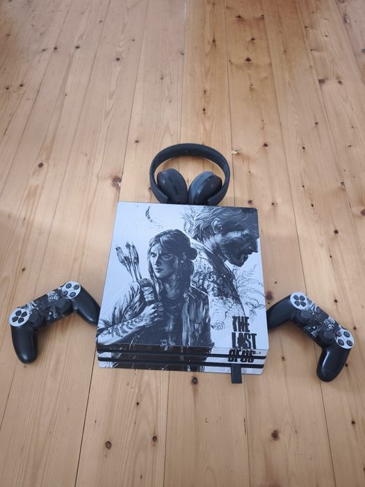 Sony PlayStation 4 с коллекцией игр