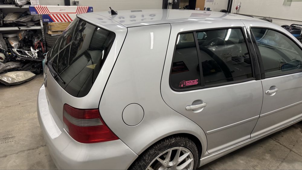 Поставяне на слънцезащитно фолио затъмняване на стъкла