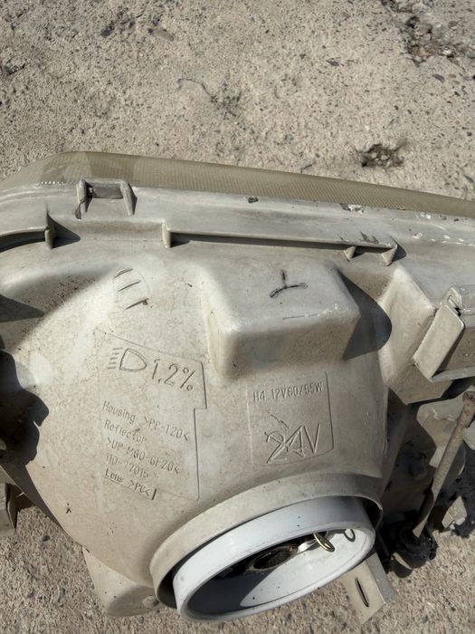 Продам фару прадо 95