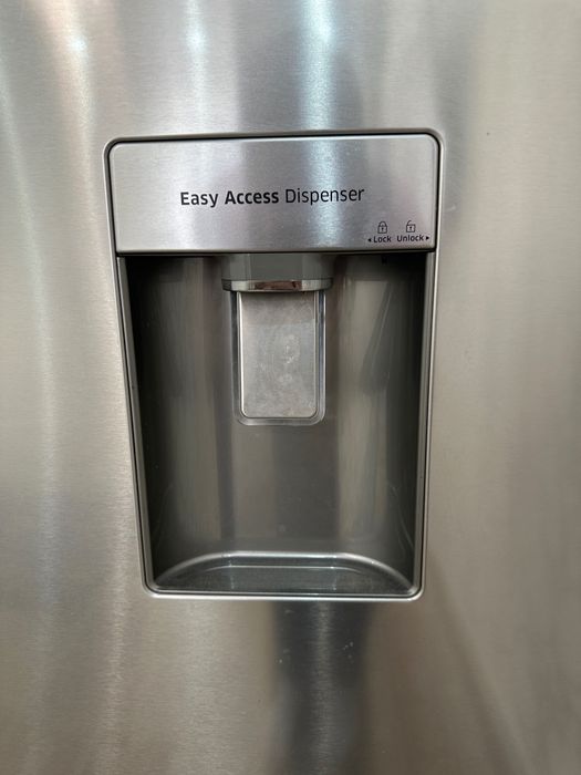 Холодильник Samsung