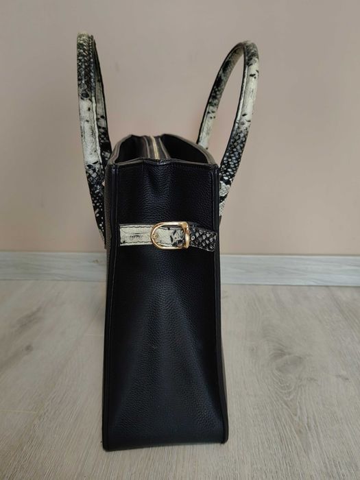 Дамски чанти Guess,Stradivarius,Balenciaga