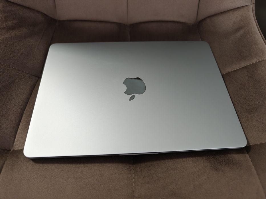 Vând macbook Air m2