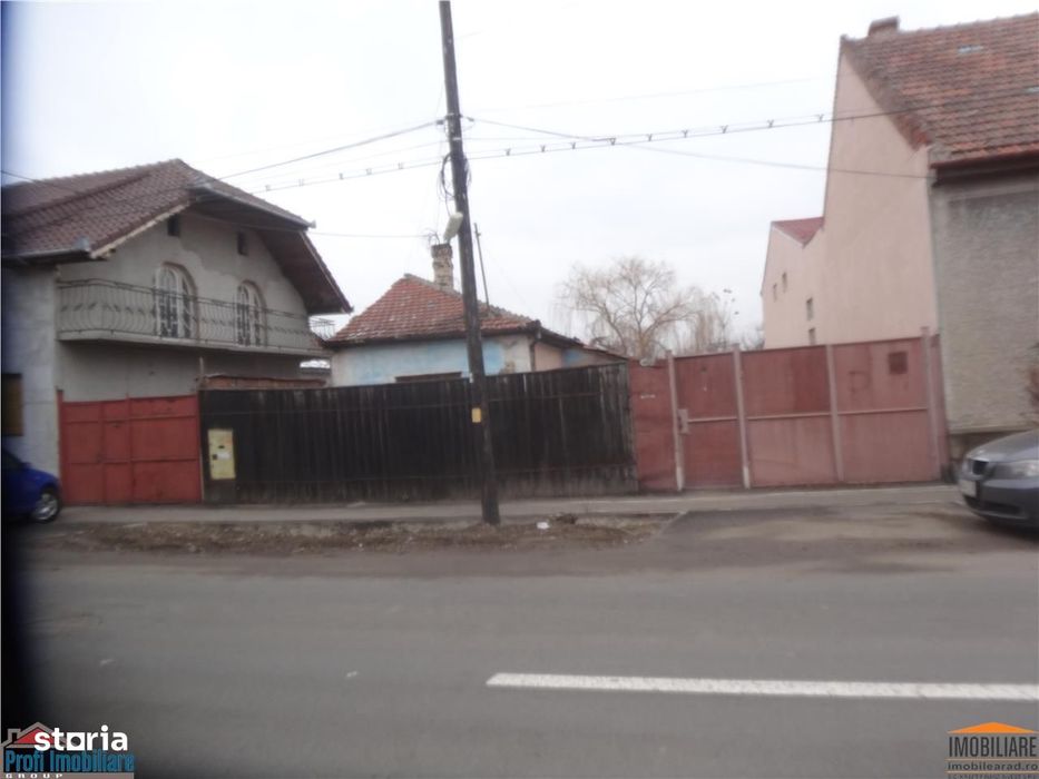 Loc de casa zona Parneava - Intim