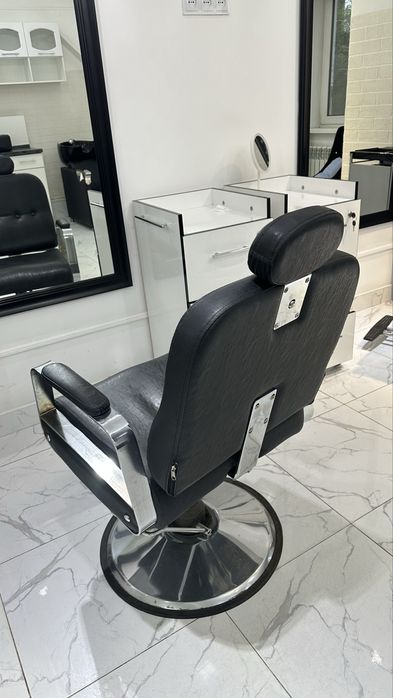 Продам профессиональное кресло для парикмахера / барбера